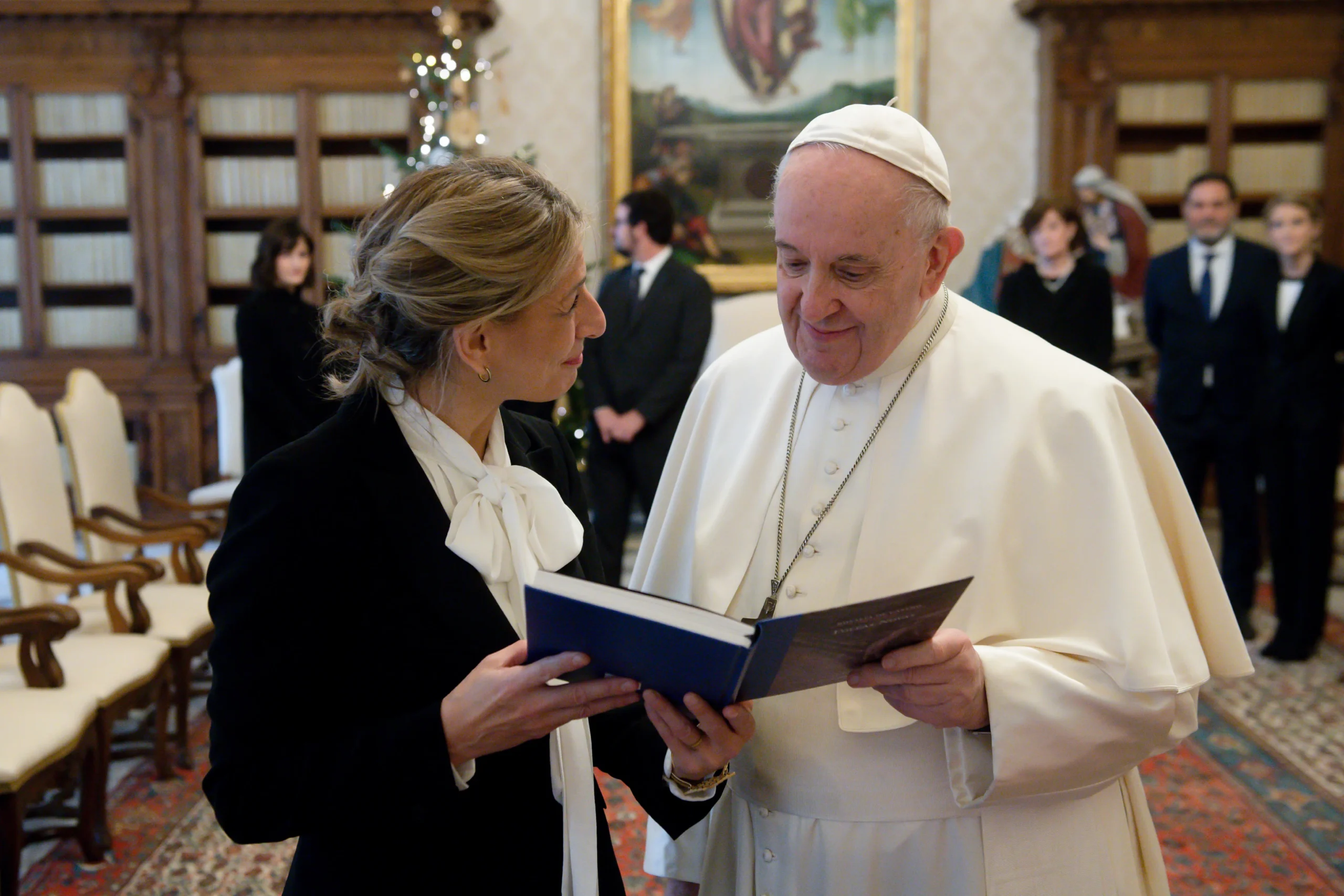 Encuentro en el Vaticano: Yolanda Díaz y el Papa Francisco abordan temas cruciales