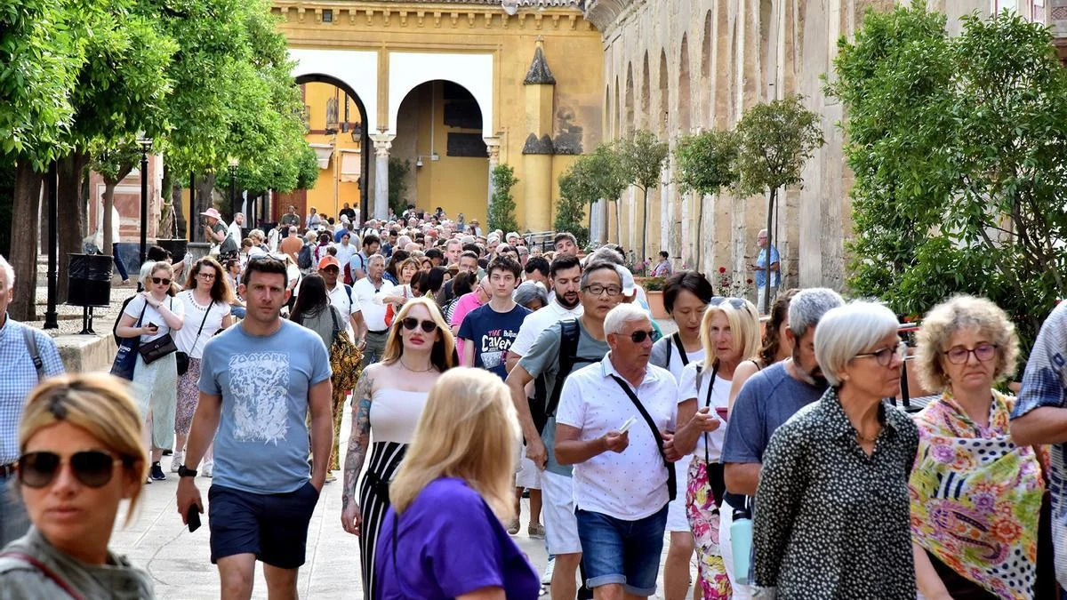 El turismo impulsa el empleo: 2,6 millones de trabajadores en el sector, representando un 12,6% de la economía española