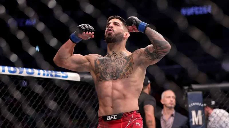 Regreso Triunfal: Ilia Topuria, el campeón de la UFC, atiende a los medios en España