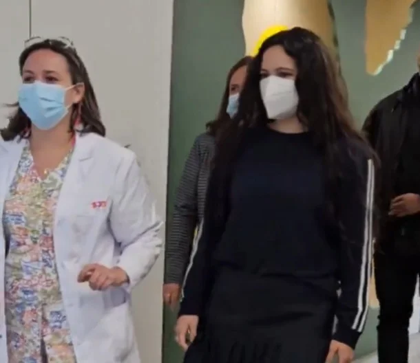 Rosalía sorprende a los pacientes del Pediatric Cancer Center Barcelona