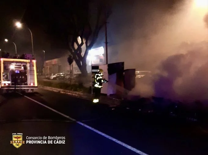 Incendios seriales en El Puerto de Santa María causan daños a vehículos y contenedores