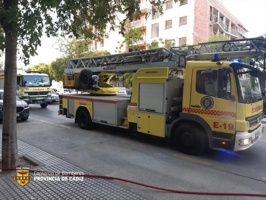 Incendio en salón de belleza en Jerez deja daños materiales y moviliza a equipos de emergencia