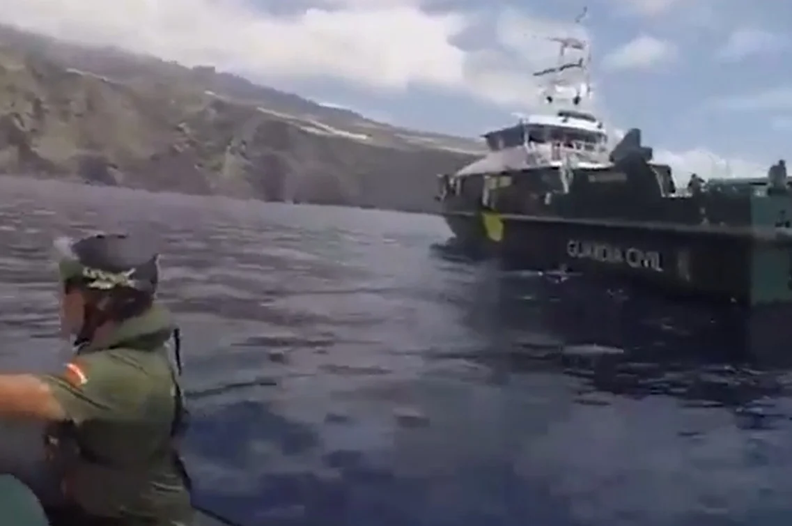 Guardia Civil retira 400 metros de redes ilegales y 17 kg de pescado del mar