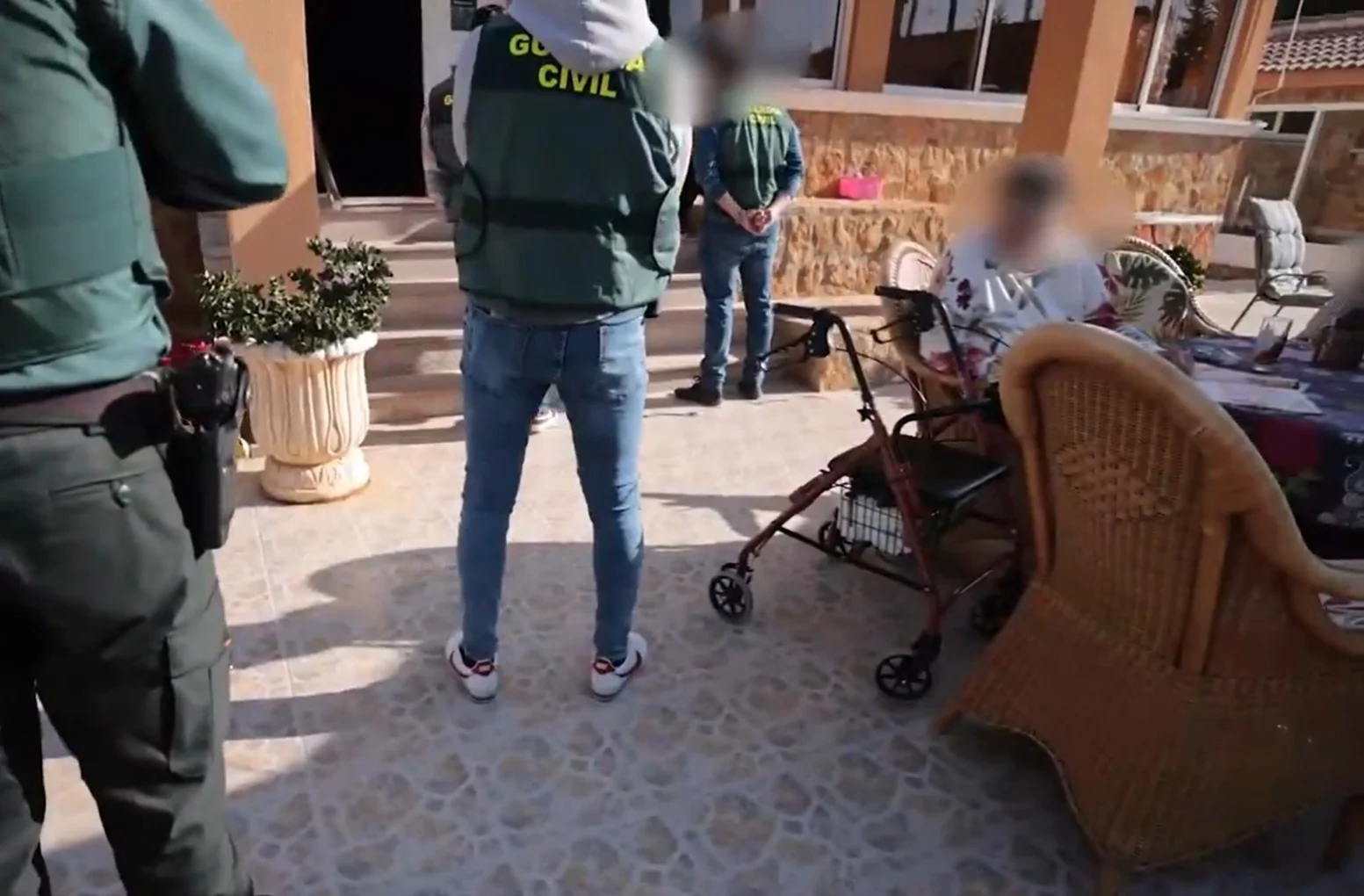 Investigan residencia ilegal de mayores en Alicante con presuntas estafas y explotación laboral