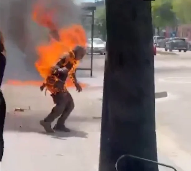 Tragedia en las calles de Burgos: Hombre se prende fuego