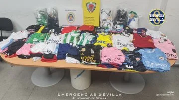 Policía de Sevilla incauta más de 200 artículos falsificados en operativos contra manteros