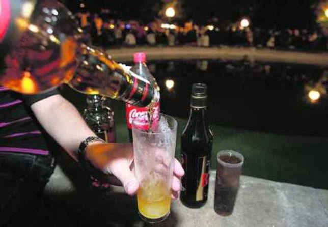 Turistas británicos furiosos por subida del alcohol en España: “No volveremos”
