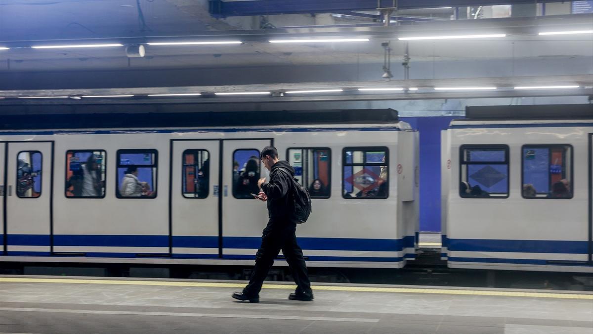 Un hombre fallece arrollado por el Metro de Madrid tras bajar a las vías