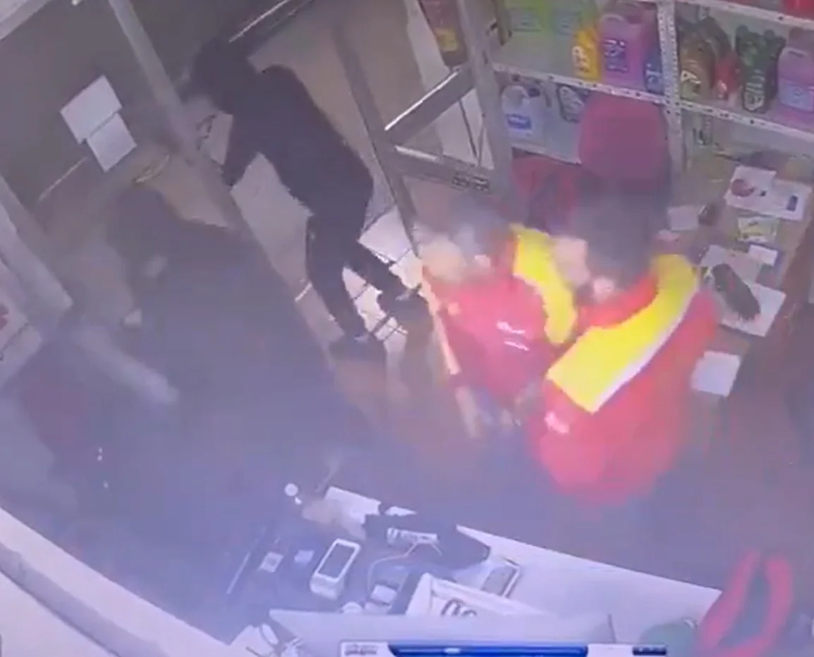 Dos encapuchados atracan a punta de pistola una gasolinera en Melilla
