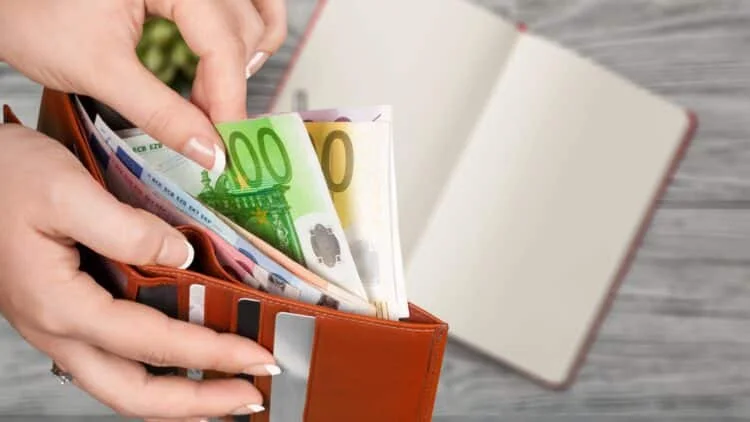 El SEPE ofrece una ayuda de 3.240 euros a partir del 1 de junio: ¿quiénes pueden cobrarla y cómo?
