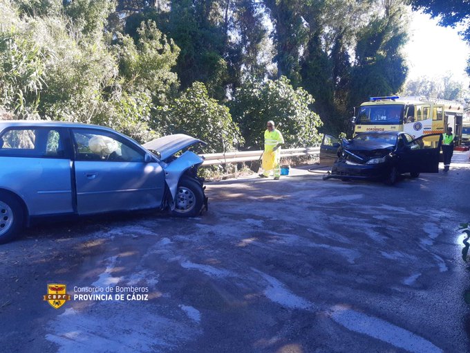 Accidente frontal en la A-405 (Gaucín-San Roque) deja a ocupantes ilesos