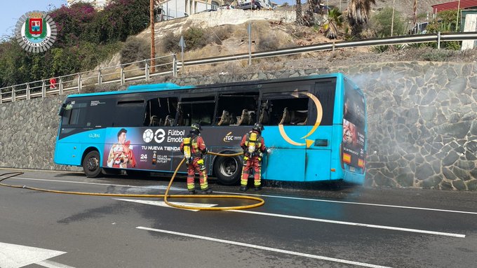 ¡Carretera GC-110 cerrada temporalmente por incendio!