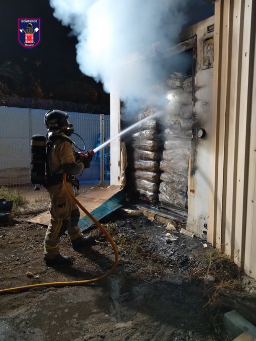 Incendio en almacén de carbón en El Siscar