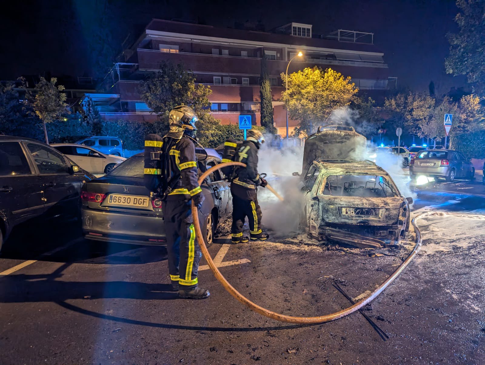 Incendio en un parking de Boadilla del Monte daña dos vehículos