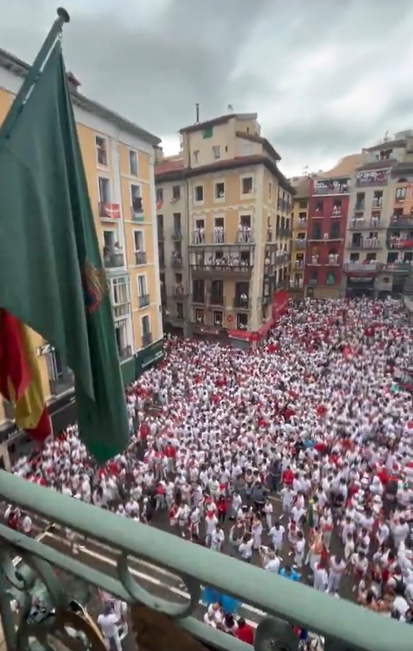 Pamplona se prepara para el Chupinazo: calles abarrotadas