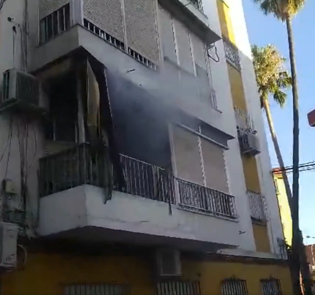 Incendio en un piso de Sevilla controlado