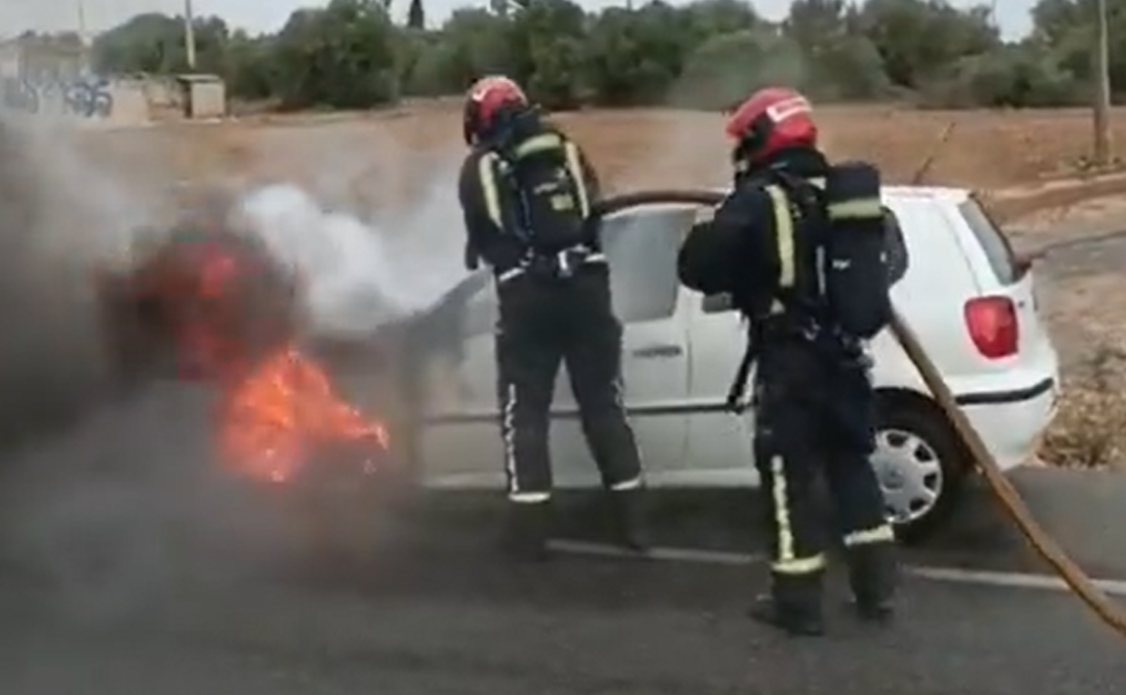 Incendio de un vehículo en la N340 de Benicarló