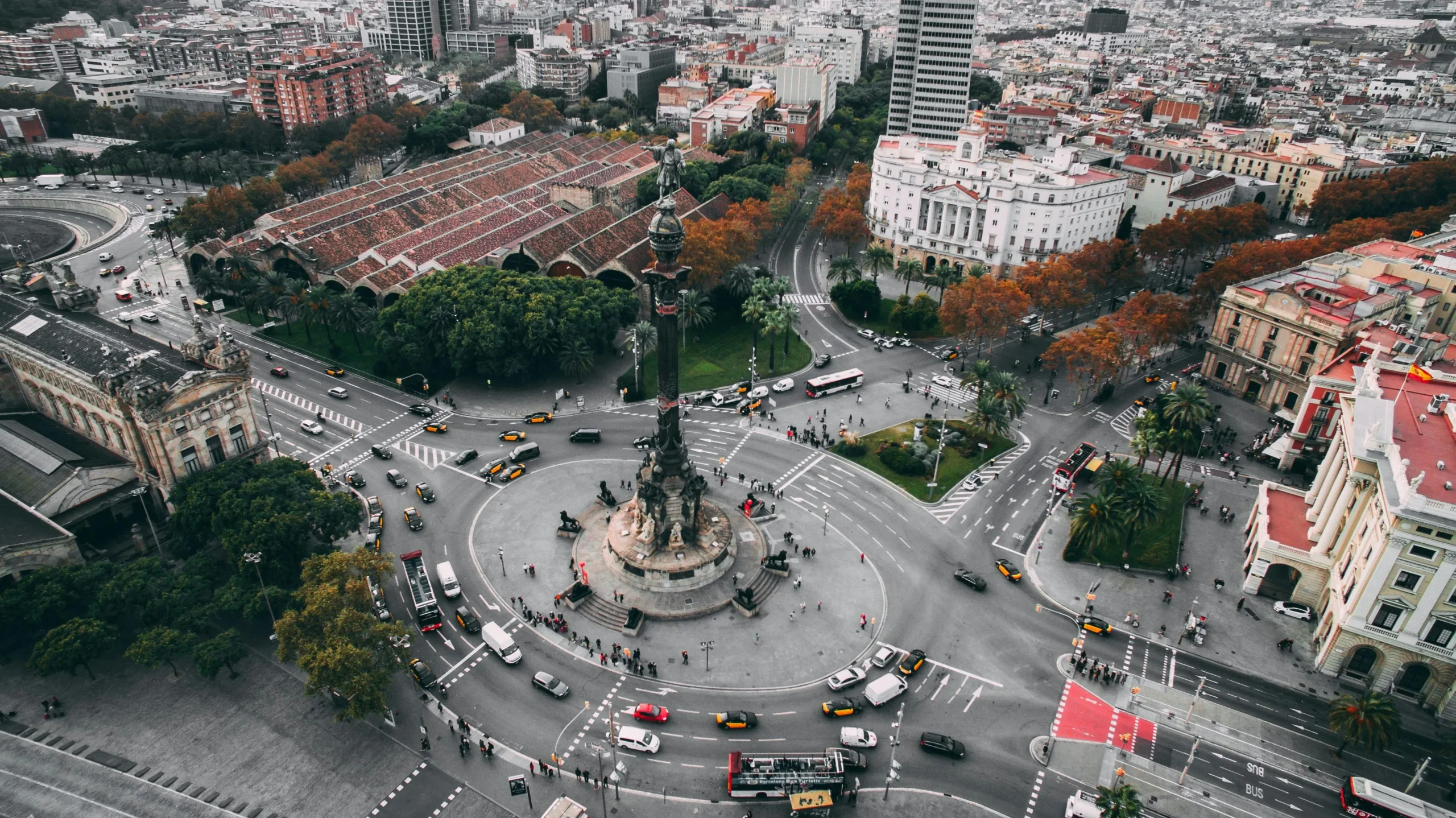 Barcelona invierte 890 millones en diversificación económica con meta de 180.000 empleos