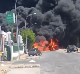 Incendio en nave química de Sevilla obliga a activar protocolos de emergencia