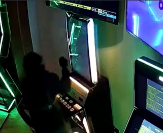 Intento de robo con arma blanca y martillo deja daños por 7.000 euros en local de apuestas en Náquera