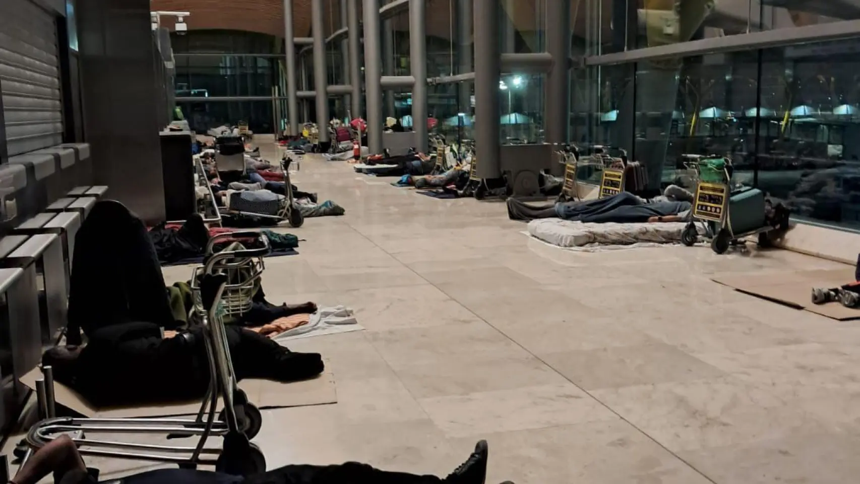 AENA endurece controles de acceso en Barajas ante presencia de personas sin hogar