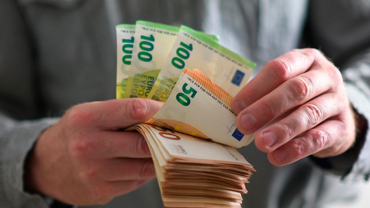 Hacienda intensifica la supervisión de grandes retiradas de efectivo para combatir el fraude fiscal