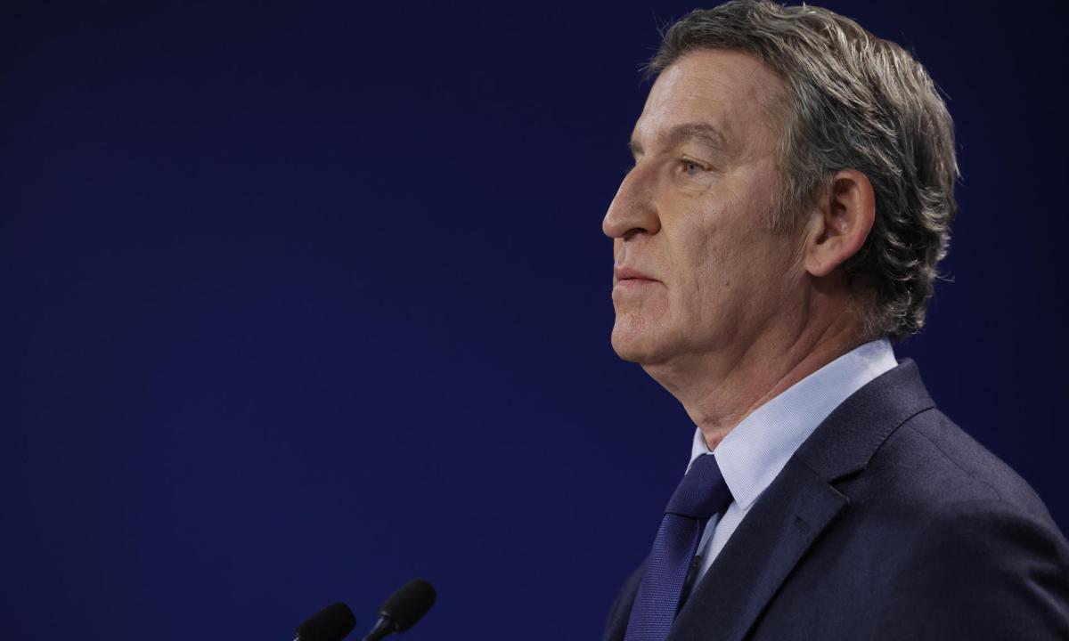 Feijóo acusa al Gobierno de Sánchez de aplicar un “manual populista” y alerta sobre una degradación democrática