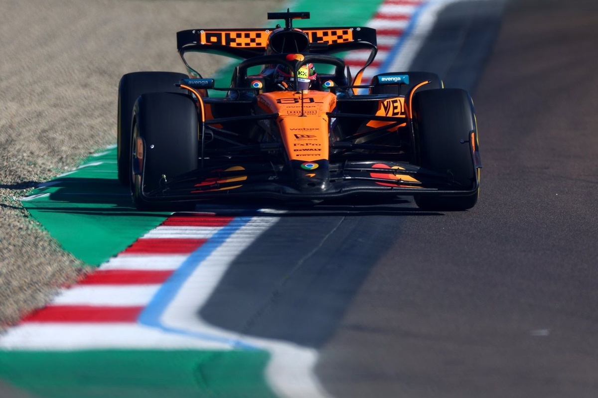 Piastri se impone en Libres 2 y McLaren mantiene su ritmo competitivo en España