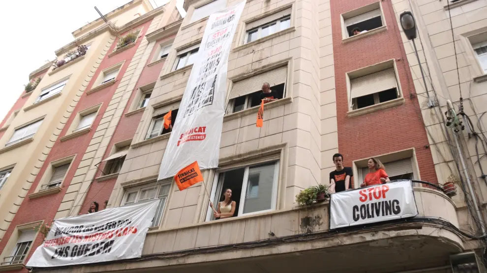 Preocupación en Barcelona por presunta expulsión de vecinos para promover coliving